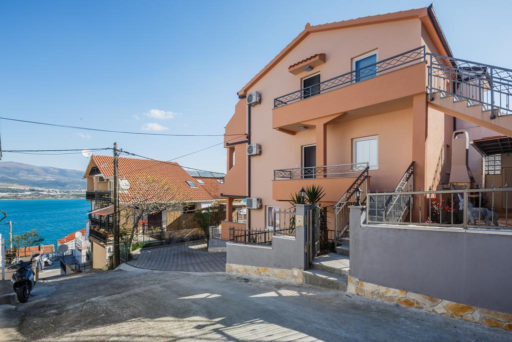 Apartments Viljac Traù Esterno foto