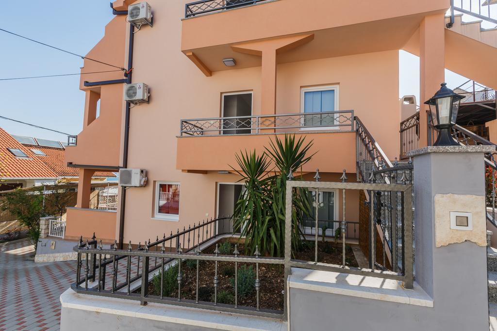 Apartments Viljac Traù Esterno foto